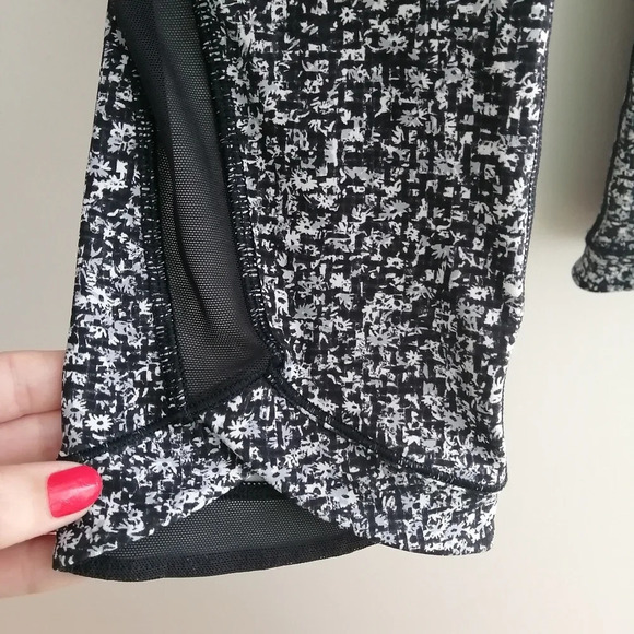 Lululemon Sole Training Mesh 22" Crop Leggings Black White Floral w Pockets 8 - Picture 6 of 14